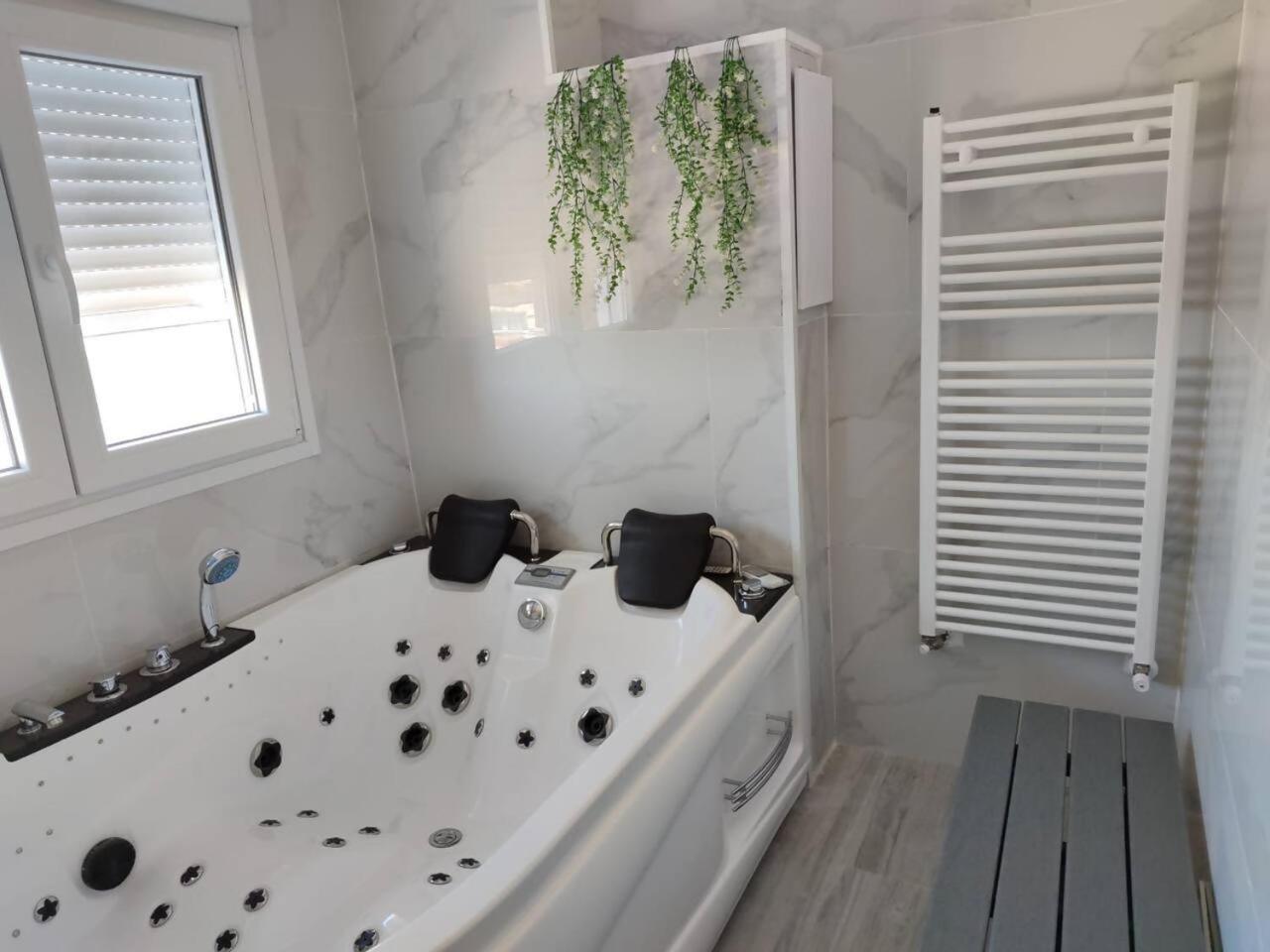 Apartamento Con Jacuzzi El Rincon De Las Delicias Zaragoza Exterior foto